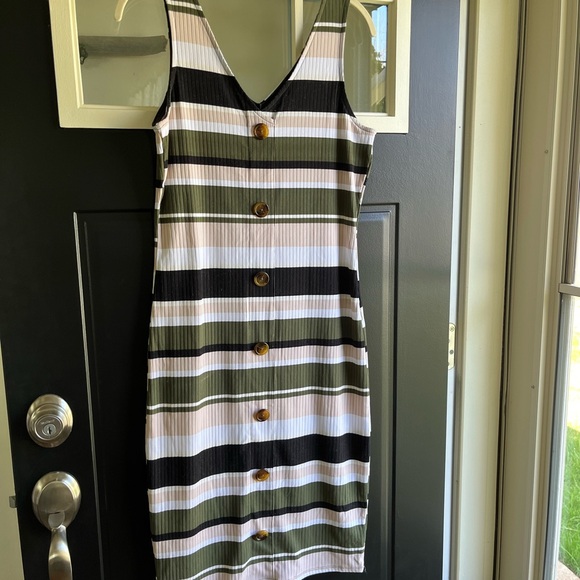 Striped Sleeveless Mid-length Dress - Picture 2 of 11
